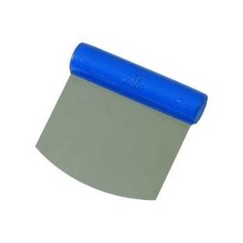 Matfer Bourgeat DOUGH CUTTER: Rigid blade: Rounded cutlength 4 3/8 in. , width 4 1/2 in. 4 oz.