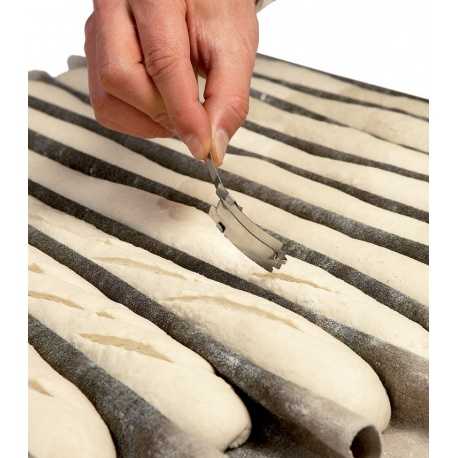 Matfer Bourgeat Lam’Plus Bakers Blade With Replacebale Blade 5" Matfer Bourgeat Lam’Plus Bakers Blade With Replacebale Blade 5"