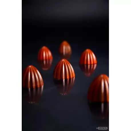 Chocolate World CW1926 Polycarbonate The Juicer by the Dutch Pastry Team Chocolate Mold - 30.5 x 30.5 x 24 mm - 12gr - 3x7 Ca... Chocolate World CW1926 Polycarbonate The Juicer by the Dutch Pastry Team Chocolate Mold - 30.5 x 30.5 x 24 mm - 12gr - 3x7 Ca...