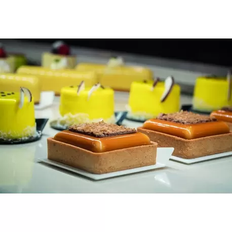 Pastry Chef's Boutique B17197W Silikomart White Square Mini Plastic Pastry Tray - 83 x 83 mm - 100pcs Mono Cake Boards Pastry Chef's Boutique B17197W Silikomart White Square Mini Plastic Pastry Tray - 83 x 83 mm - 100pcs Mono Cake Boards