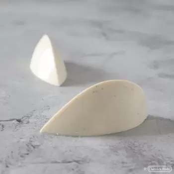 Polycarbonate The Honore by the Dutch Pastry Team Chocolate Mold - 54 x 22 x 20 mm - 10.5gr - 2x9 Cavity - 275x135x24mm