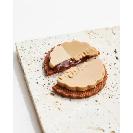 Travel Cake by Garuharu - Chef Eunyoung Yun - Hardcover Travel Cake by Garuharu - Chef Eunyoung Yun - Hardcover
