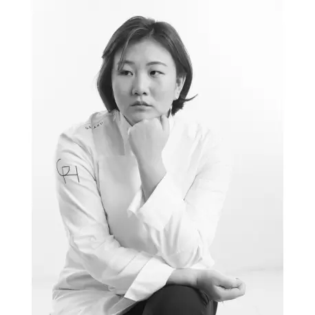 Travel Cake by Garuharu - Chef Eunyoung Yun - Hardcover Travel Cake by Garuharu - Chef Eunyoung Yun - Hardcover