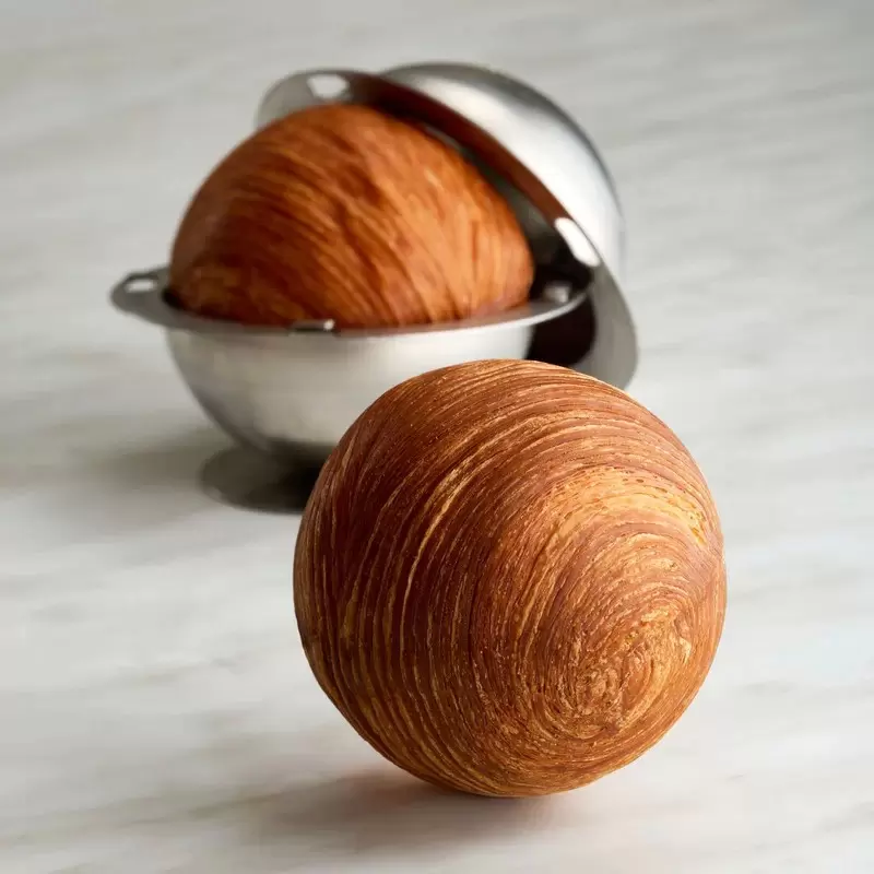 Pavoni Italia Stainless Steel Sphere Croissant Mold - Ø 75mm Pavoni Italia Stainless Steel Sphere Croissant Mold - Ø 75mm