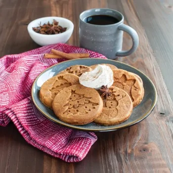 Nordic Ware Cast Aluminum Holiday Pancake Pan - 7 Cavities