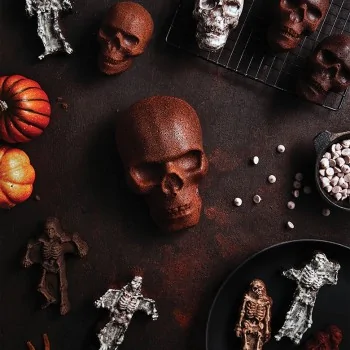 Nordic Ware Cast Aluminum Haunted Skull Cakelet Pan - 6 Cavity