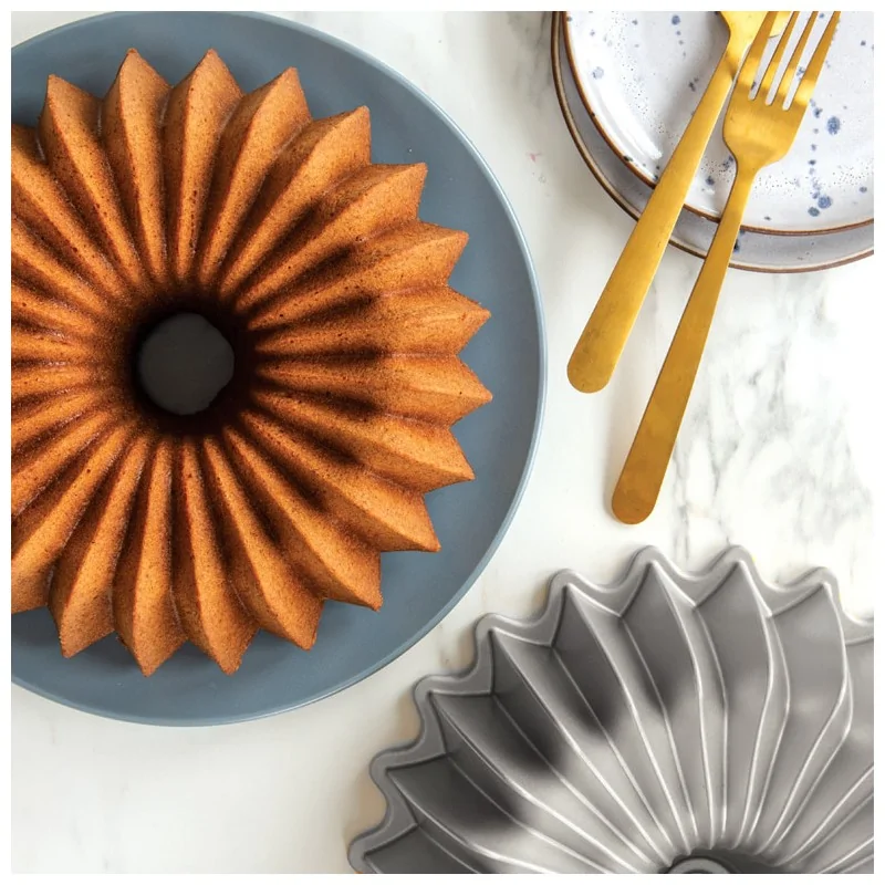 Nordic Ware Little Bundts® Commercial Cast Aluminum Brilliance Bundt Pan - 5 Cup Capacity