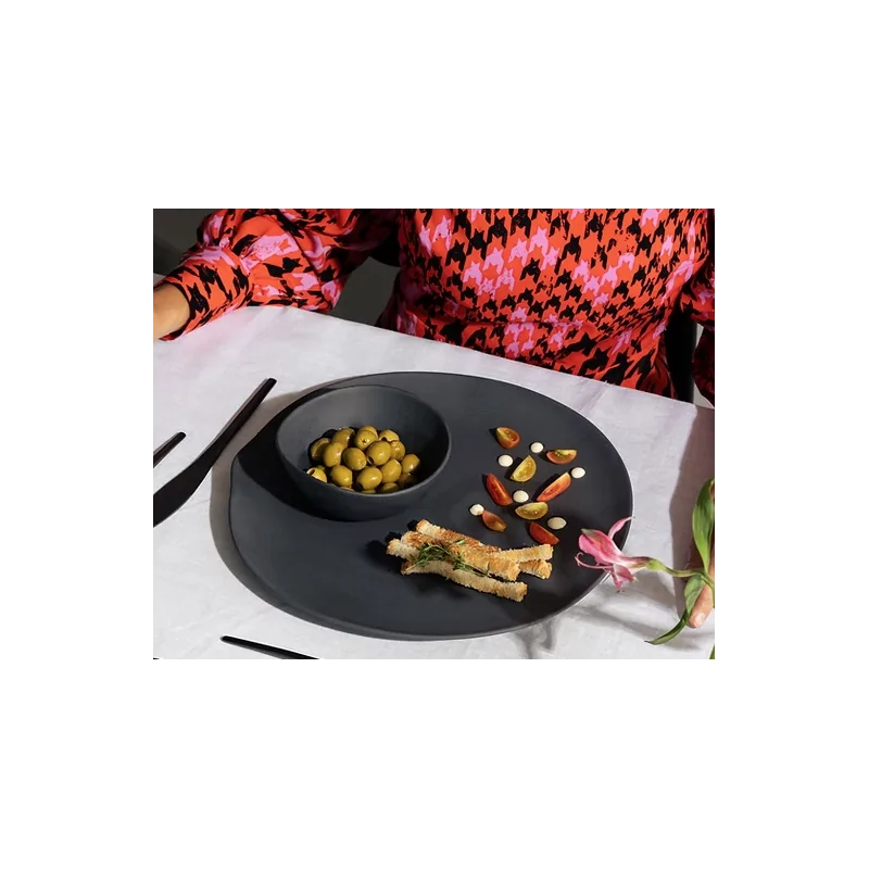 Shell Curved Super Dinner Plate - Black - 31.5 x 30 x 2.5 cm - Set of 4 Shell Curved Super Dinner Plate - Black - 31.5 x 30 x 2.5 cm - Set of 4