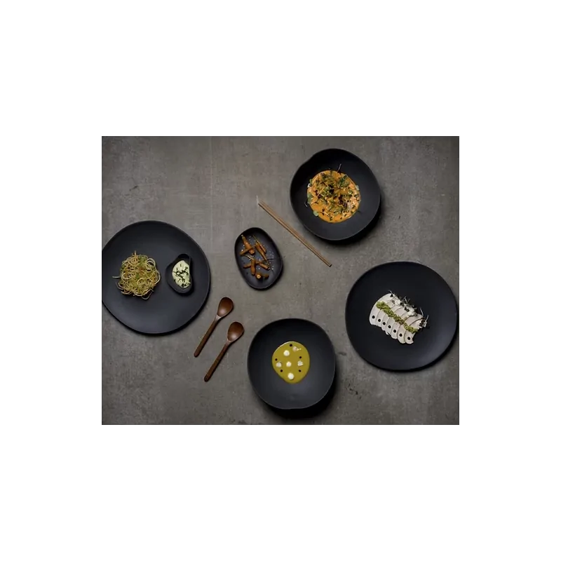 Shell Curved Dinner Plate - Black - 27.5 x 28.5 x 2.5 cm - Set of 4 Shell Curved Dinner Plate - Black - 27.5 x 28.5 x 2.5 cm - Set of 4