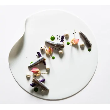 Handcrafted Fine Porcelain Flat Plate "Bended" 27 cm - Set of 4