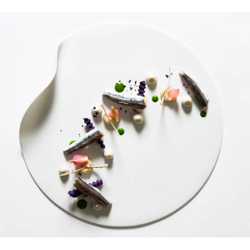 Handcrafted Fine Porcelain Flat Plate "Bended" 27 cm - Set of 4