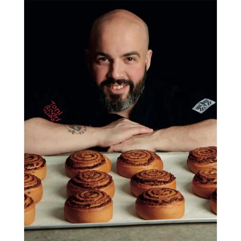 The Vegan Pastry Bible by Toni Rodríguez - English & Spanish Language