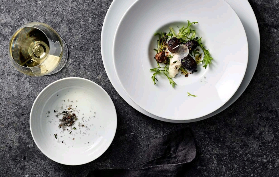DINNERWARE UNIVERSE
